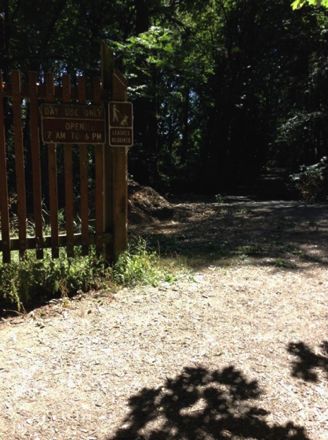 Trail splits going to the Willamette River - going right has less of a grade then going left Trail splits going to the Willamette River - going right has less of a grade then going left